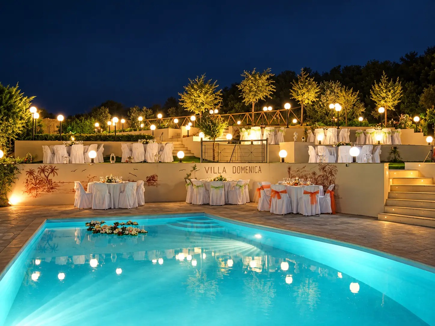 Η Villa Domenica στο Πόρτο Ράφτη — φωτισμένος κήπος και δεξίωση υπό τα αστέρια